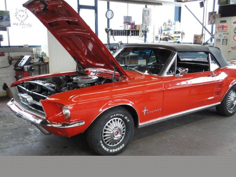 Ford Mustang in der Werkstatt der Service Box
